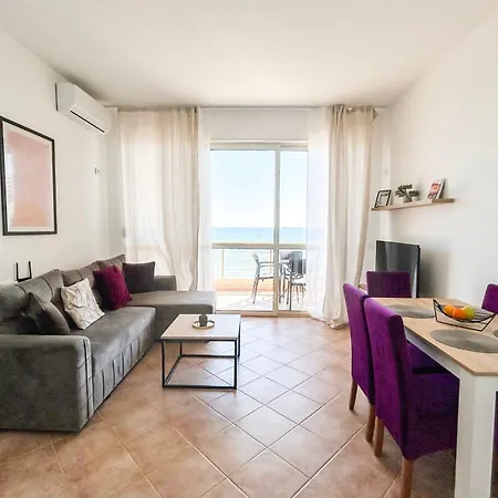 Oceanfront Oasis 770 *